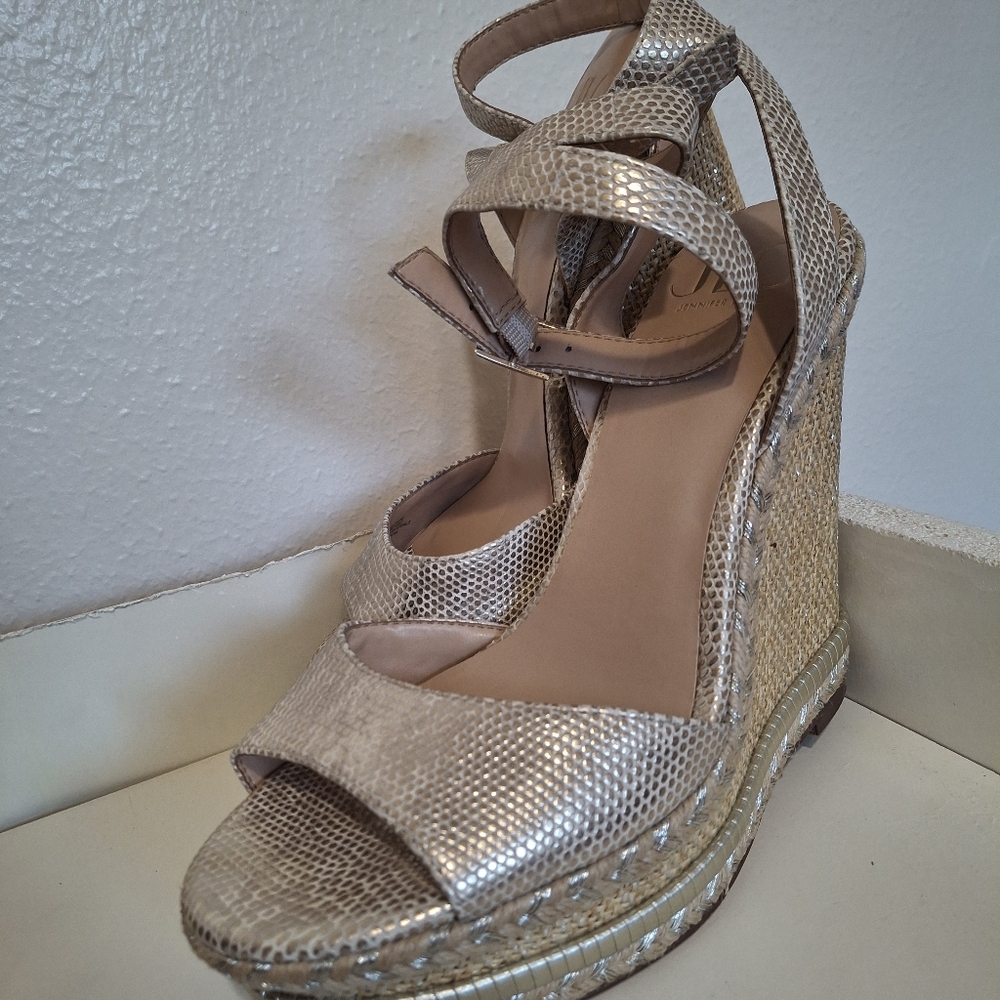 JENNYFER LOPERZ  legant Gold Wedge Sandals